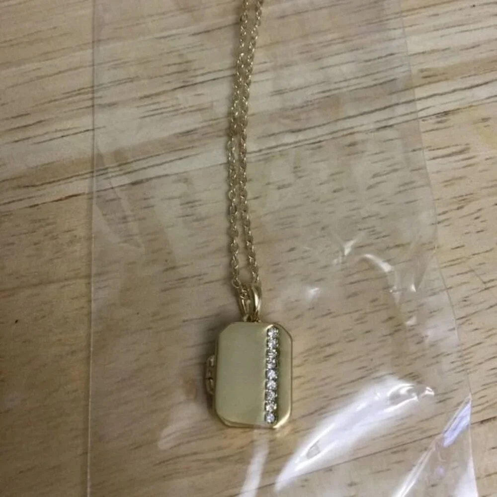 Gold Greenwich Locket Necklace With‎ Chain New